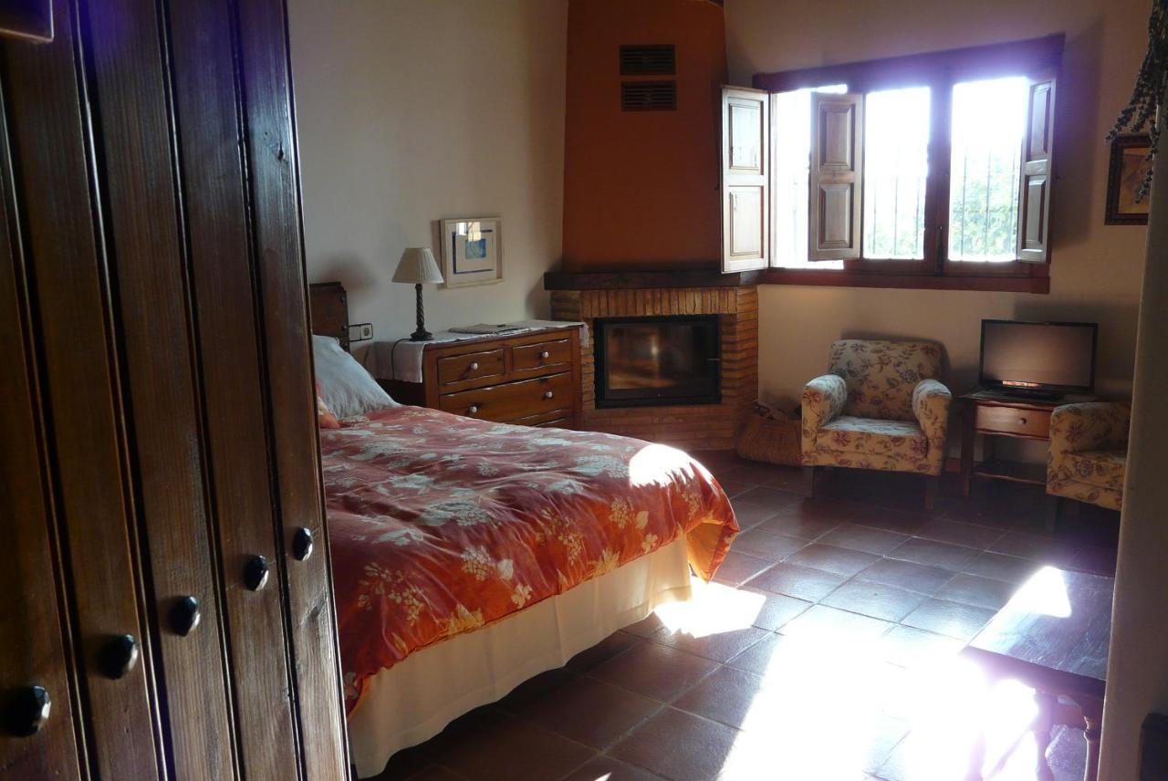 Palacio Viejo De Las Corchuelas Torrejón el Rubio Extérieur photo