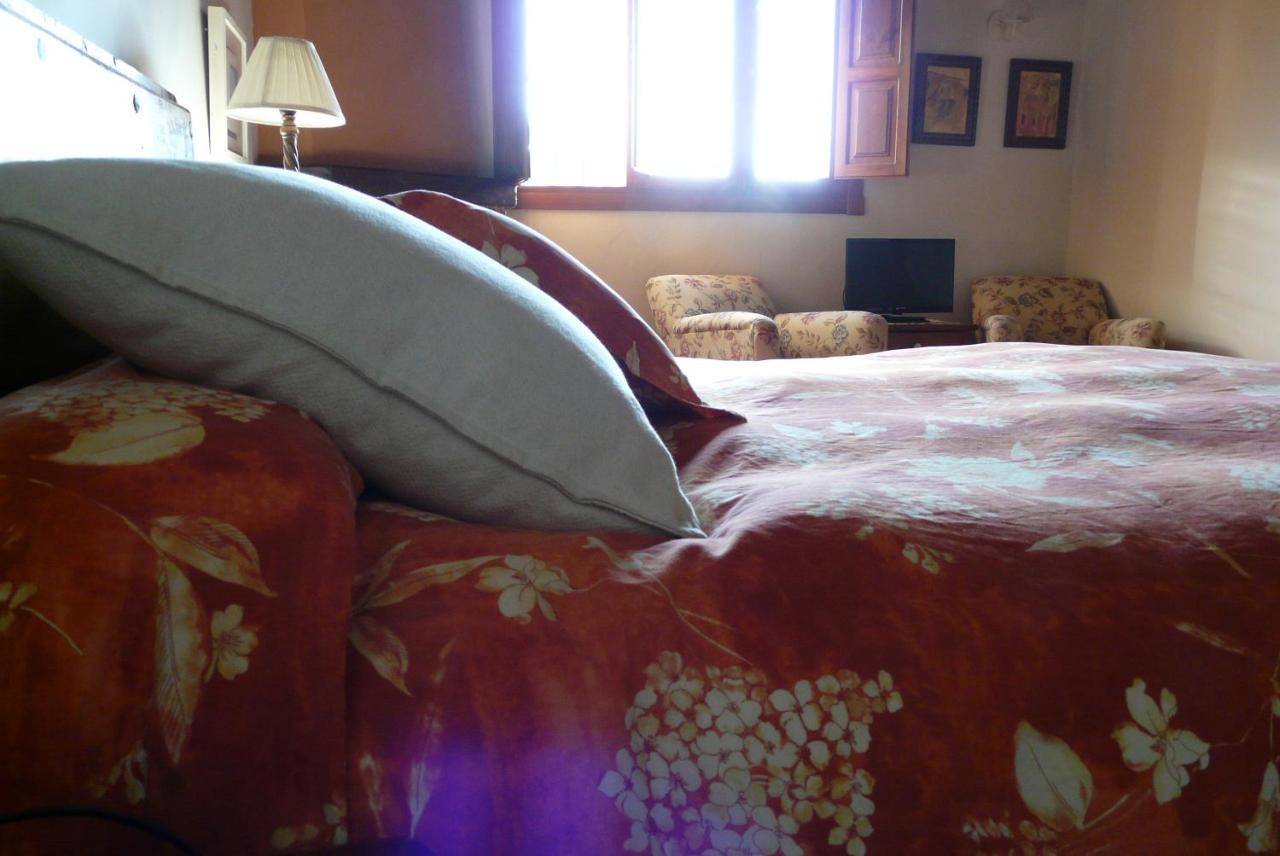 Palacio Viejo De Las Corchuelas Torrejón el Rubio Extérieur photo