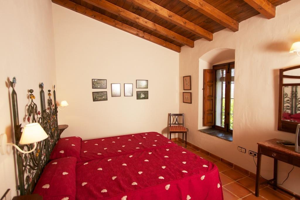 Palacio Viejo De Las Corchuelas Torrejón el Rubio Chambre photo