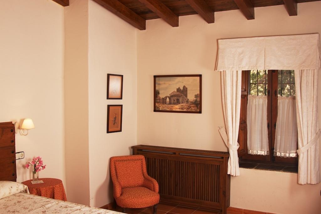 Palacio Viejo De Las Corchuelas Torrejón el Rubio Extérieur photo