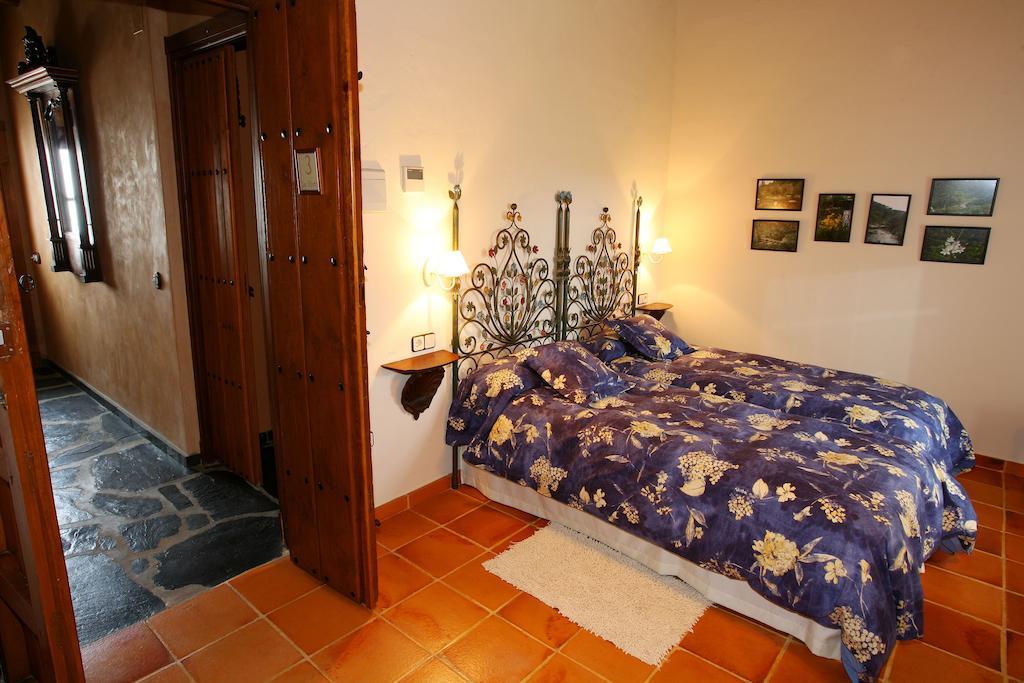 Palacio Viejo De Las Corchuelas Torrejón el Rubio Chambre photo