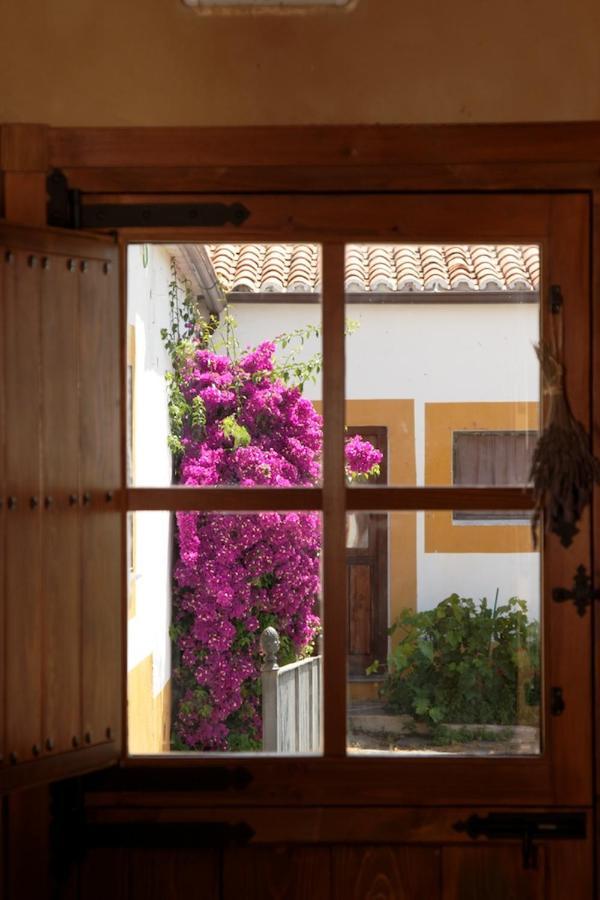 Palacio Viejo De Las Corchuelas Torrejón el Rubio Extérieur photo
