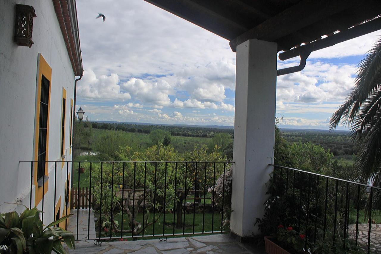Palacio Viejo De Las Corchuelas Torrejón el Rubio Extérieur photo
